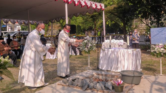 Pemberkatan material dan lahan